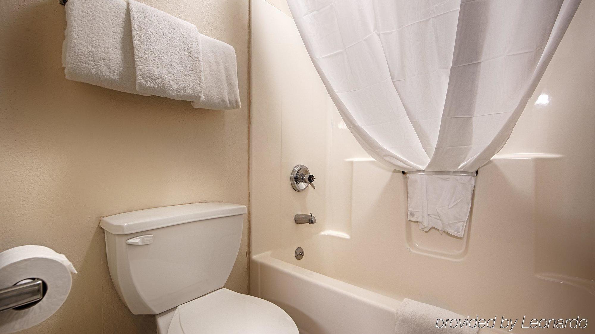 Baymont By Wyndham Delaware Hotel Екстериор снимка